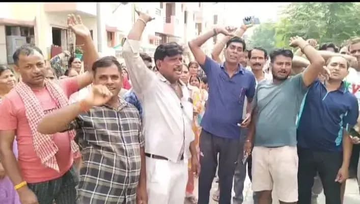 लखनऊ में प्रधानमंत्री आवास योजना के 900 से ज्यादा फ्लैटों में एक हफ्ते से पेयजल का संकट
