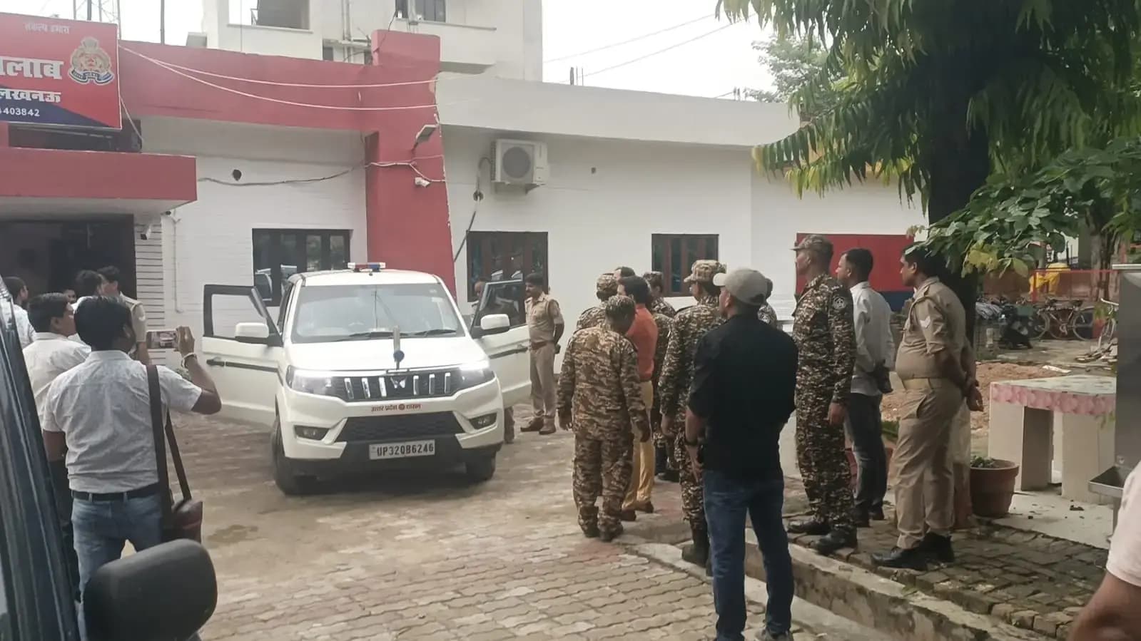 अवैध प्लाटिंग ध्वस्त करने पहुंची एलडीए टीम के खिलाफ आक्रोश,विरोध और हंगामा,लखनऊ के बीकेटी में हुई घटना