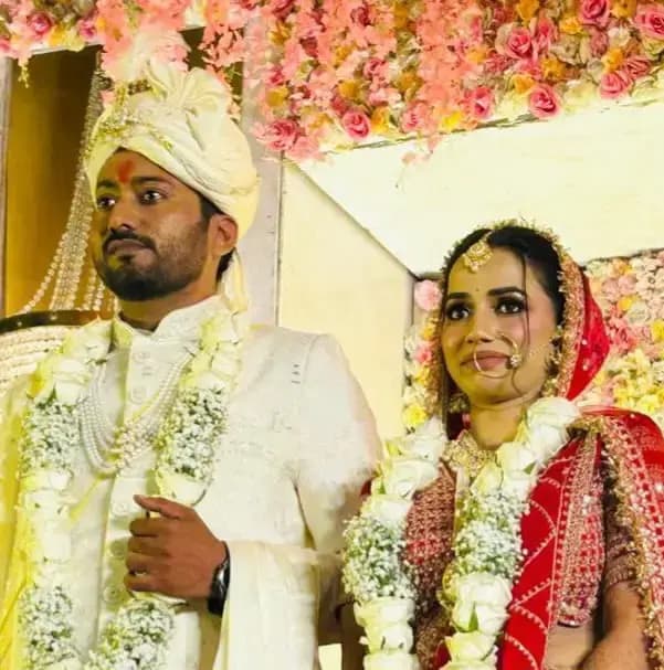 मर्चेंट नेवी अफसर अनुराग की पत्नी ​मधु ने लगाई फांसी...पुलिस जांच में जुटी 