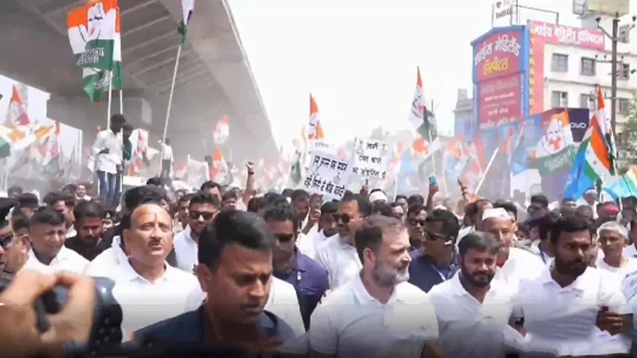 Hiking:बेगूसराय में निकाली जा रही पलायन रोको नौकरी दो यात्रा में शामिल हुए राहुल गांधी
