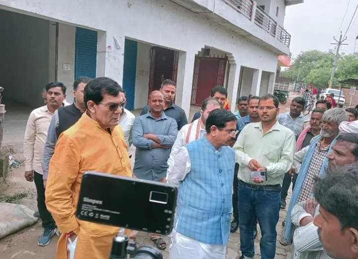 Lucknow:बख्शी का तालाब डिवीजन पहुंचे उर्जा मंत्री एके शर्मा,किया औचिक निरीक्षण