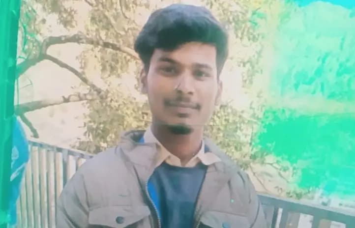 Sucide:फांसी के फंदे से लटका मिला डी फार्मा छात्र का शव