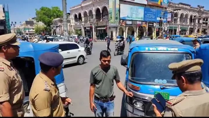 Campaign:यूपी मे ई-रिक्शा और ऑटो चालका के खिलाफ चलाया गया अभियान,सीज किए गए दर्जनो ई रिक्शा ऑटो