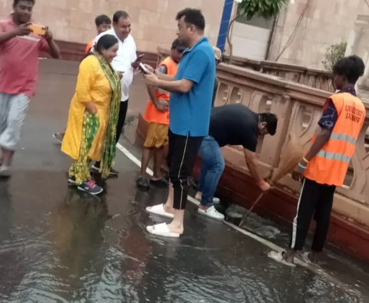 Weather:मौसम ने बदली करवट मूसलाधार बारिश के चलते शहर में कई इलाकों में जलभराव