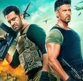वॉर 2 ​फिल्म को देखने के लिए लोगो की सिनेमा घर के बाहर लगी लंबी भीड,बन चुकी जनता की दिलो की घडकन
