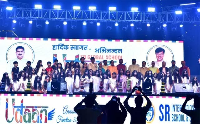 एस आर ग्रुप ऑफ़ इंस्टीट्यूशन्स में वार्षिकोत्सव‘सृजन–2025’का भव्य,अदभुत और रंगारंग आयोजन
