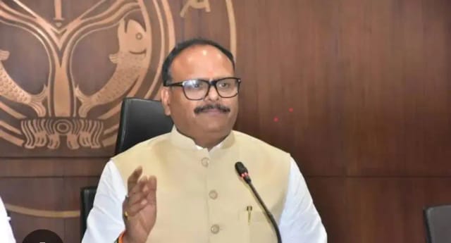 मेडिकल कॉलेज की जांच के नाम पर कर रहे थे अवैध वसूली, दो डॉक्टर निलंबित


