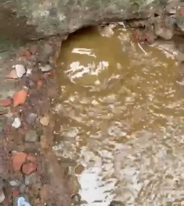 लखनऊ में गंदा पानी - पीने से कई लोग हुए बिमार,जलकल विभाग की बड़ी लापरवाही