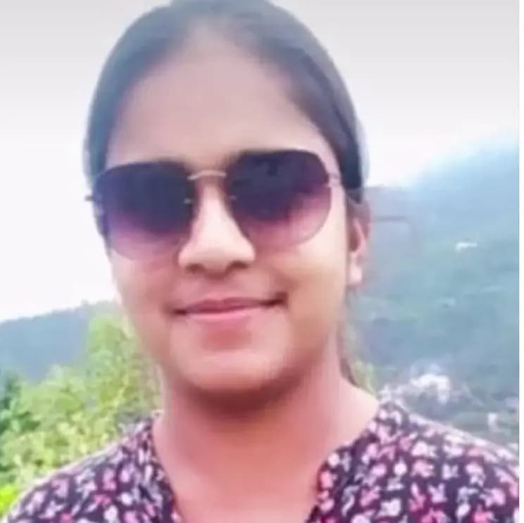 गैस सिंलेण्डर लदी एक अज्ञात डीसीएम ने बाइक सवार को मारी टक्कर,महिला की मौत,पुलिस जांच में जुटी