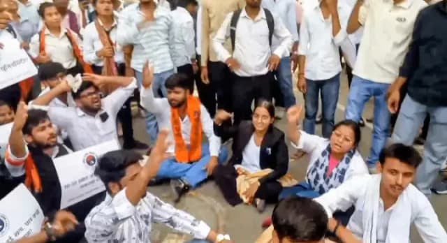 लखनऊ विश्वविद्यालय: परीक्षा परिणाम से असंतुष्ट छात्रों ने खोला मोर्चा, गेट नंबर 1 पर जुटेंगे छात्र